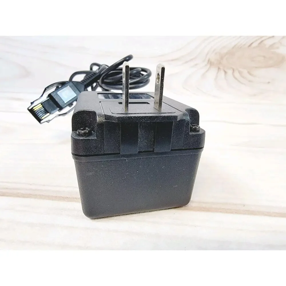 Motorola Cell Phone Charger SPN4457A Input 120VAC/60Hz/1W Output 8.8VAC/340mA—25